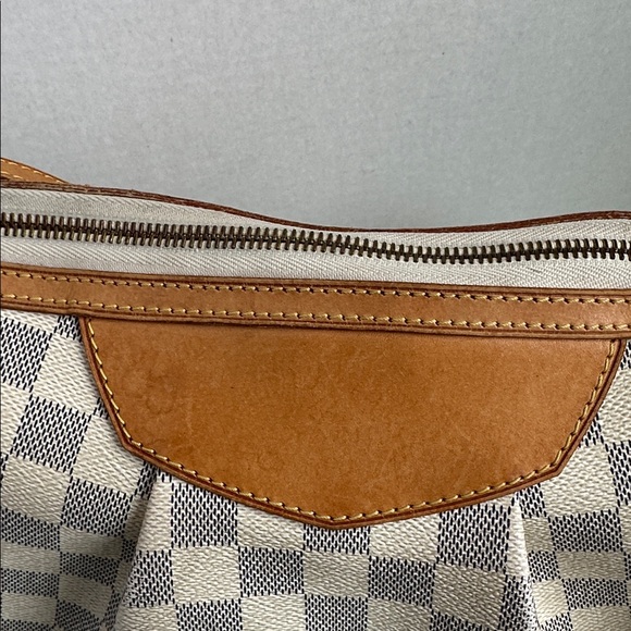 Louis Vuitton Damier Azur Syracuse MM white 
Date codes MI 2171
12” x 9” x 4” - Picture 5 of 16